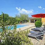 Flirty Cottage Mit Pool In Buger Bis Zu 6 Personen